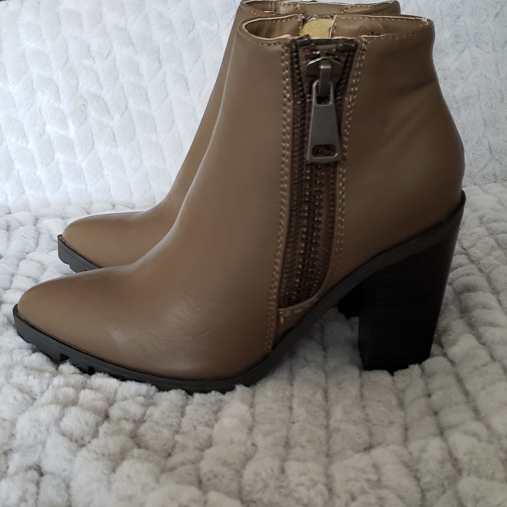 New w/ Tags Qupid Brown Heel Booties